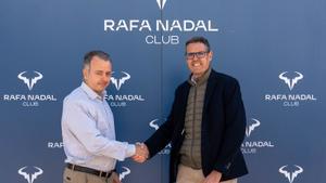 A la izquierda Javier Perelló, representante de Rafa Nadal Club y a la derecha Manel Montero, director general de Grupo Moure