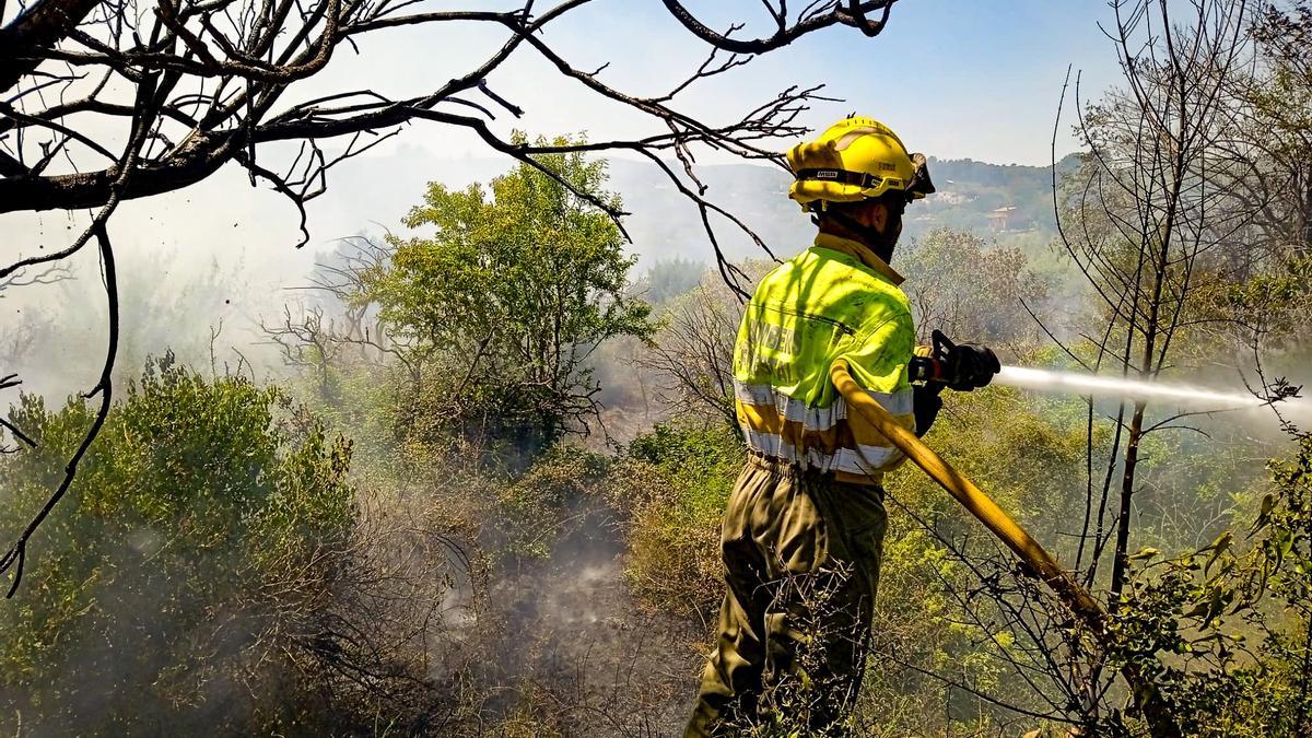 Labores de extinción del incendio.