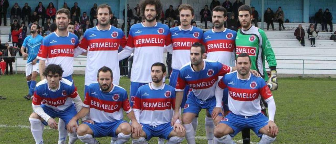 Una de las formaciones de la Unión Deportiva Ourense del primer ascenso a Segunda Autonómica. // Jesús Regal