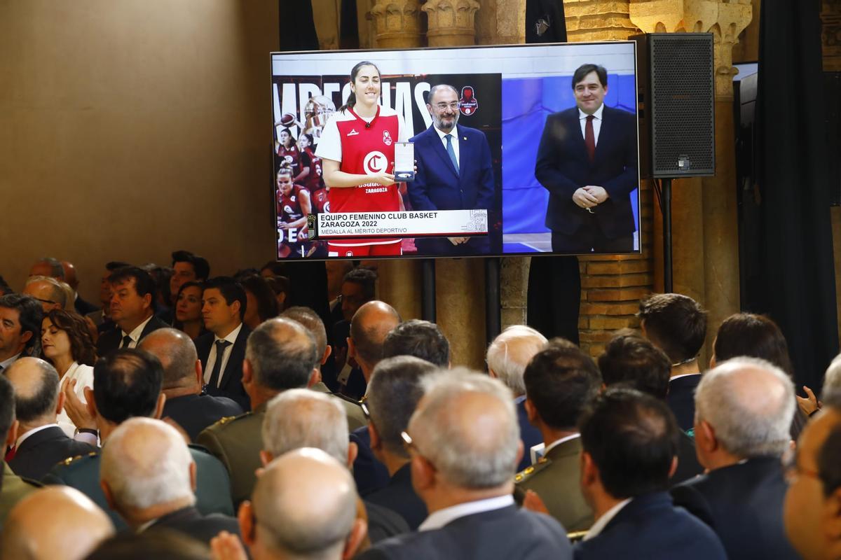 El partido de cuartos de final del Casademont coincidió con el acto, por lo que se emitió un vídeo de la entrega de la medalla.