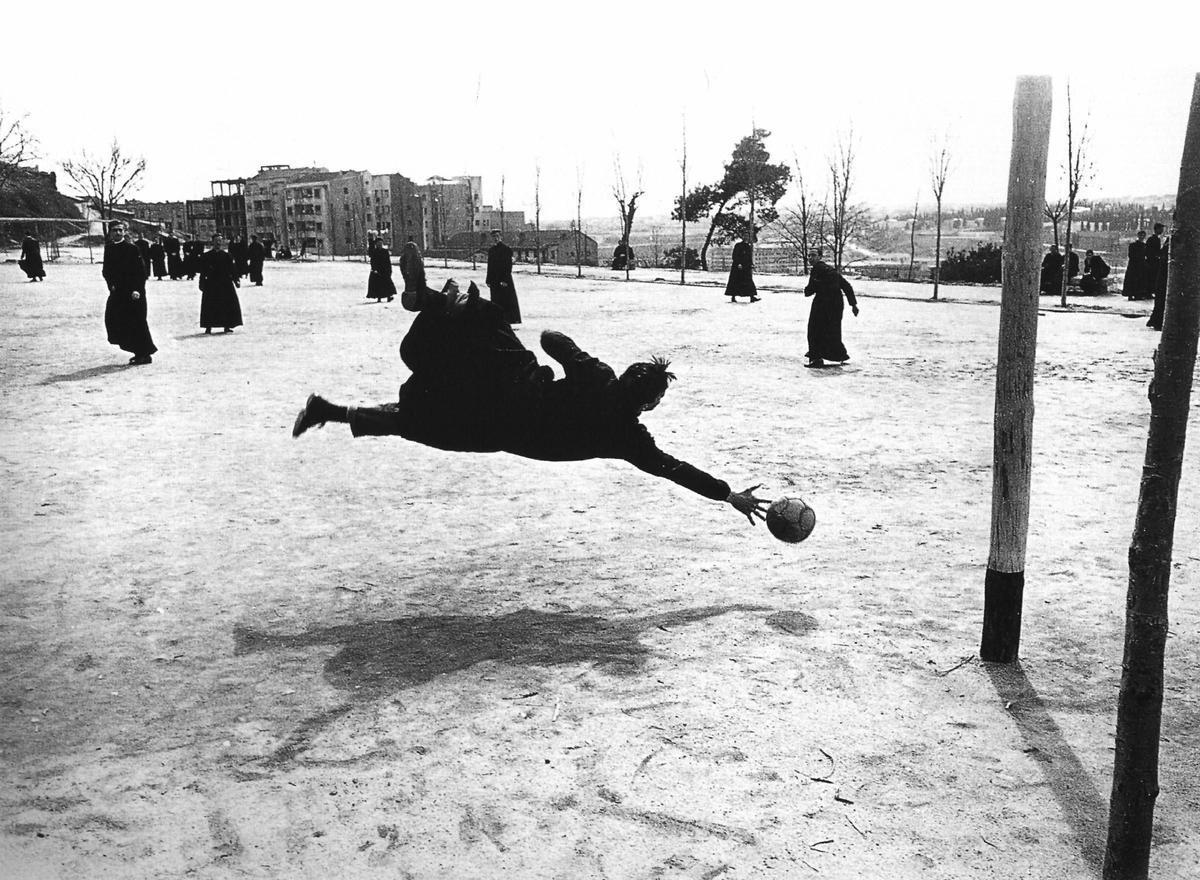 Icónica fotografia de Ramon Masats en Madrid el año 1957.