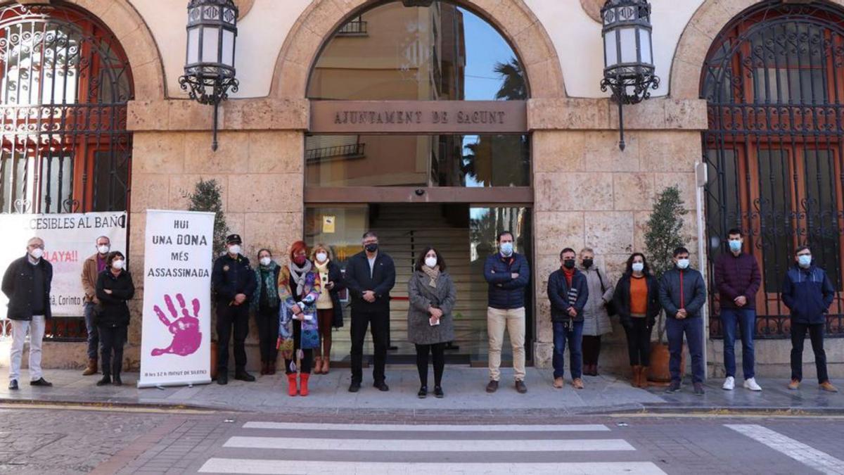 Un momento de la concentración de ayer. | LEVANTE-EMV