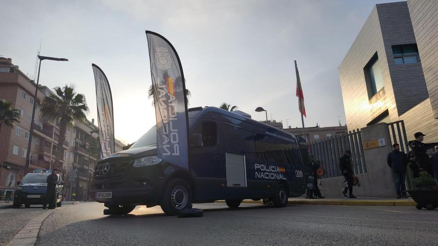 Paterna presenta vehículos para expeditar los DNI