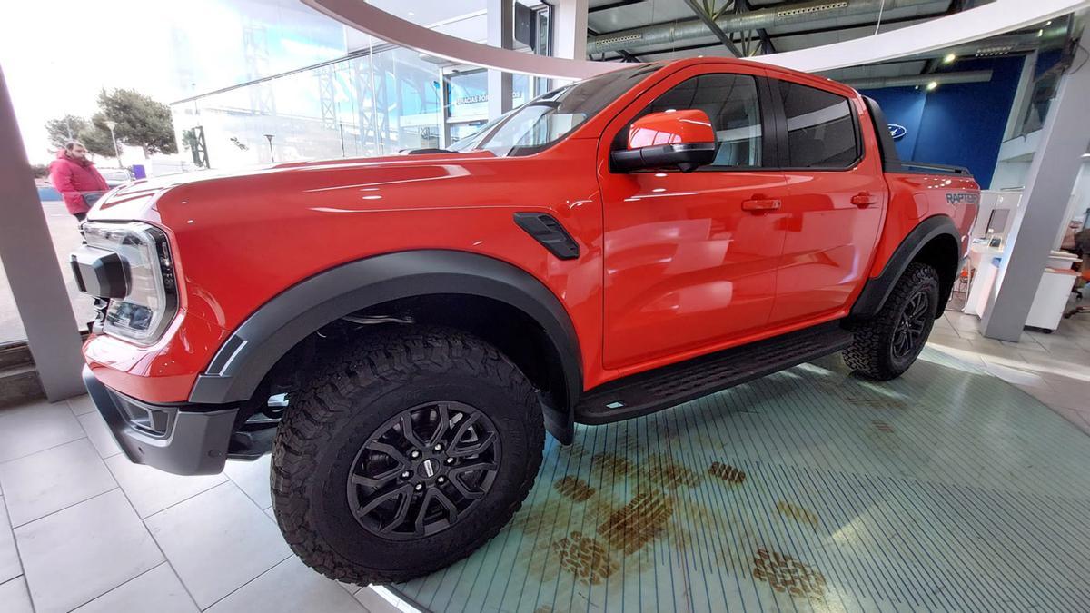 El Ranger Raptor es la nueva estrella de la exposición de Ford Vedat Mediterráneo de Catarroja.