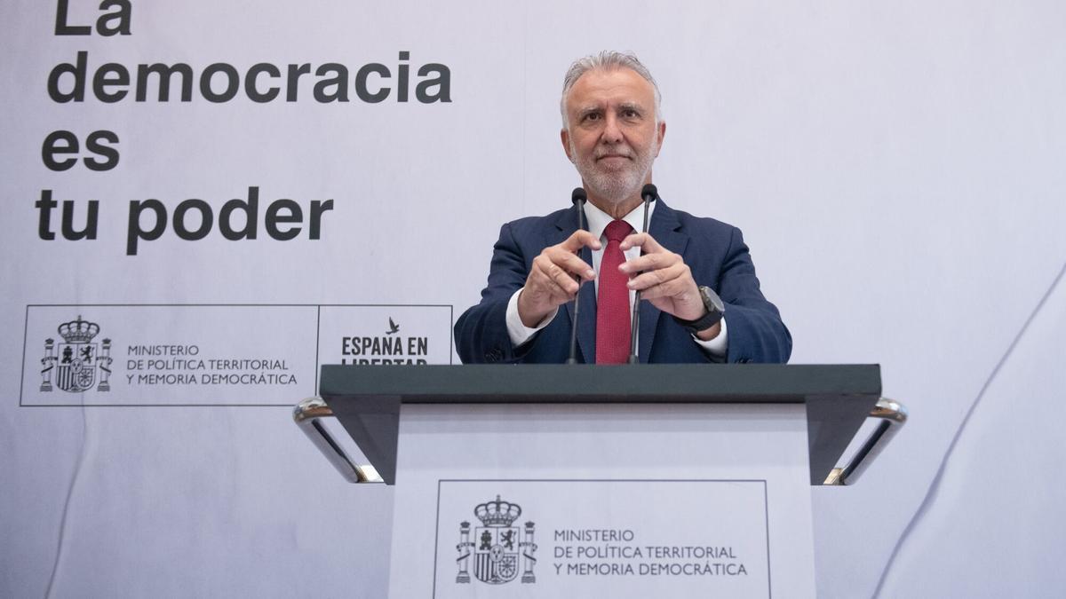 El ministro de Política Territorial y Memoria Democrática, Ángel Víctor Torres, presenta las celebraciones por el 50 aniversario de España en Libertad, a 19 de noviembre de 2025, en Madrid (España). El ministro presenta el balance de las celebraciones por el aniversario de los 50 años de España en Libertad y explica las más de 400 actividades que se desarrollarán próximamente en los distintos territorios. 19 NOVIEMBRE 2025 Fernando Sánchez / Europa Press 19/11/2025. ÁNGEL VÍCTOR TORRES;Fernando Sánchez;category_code_new