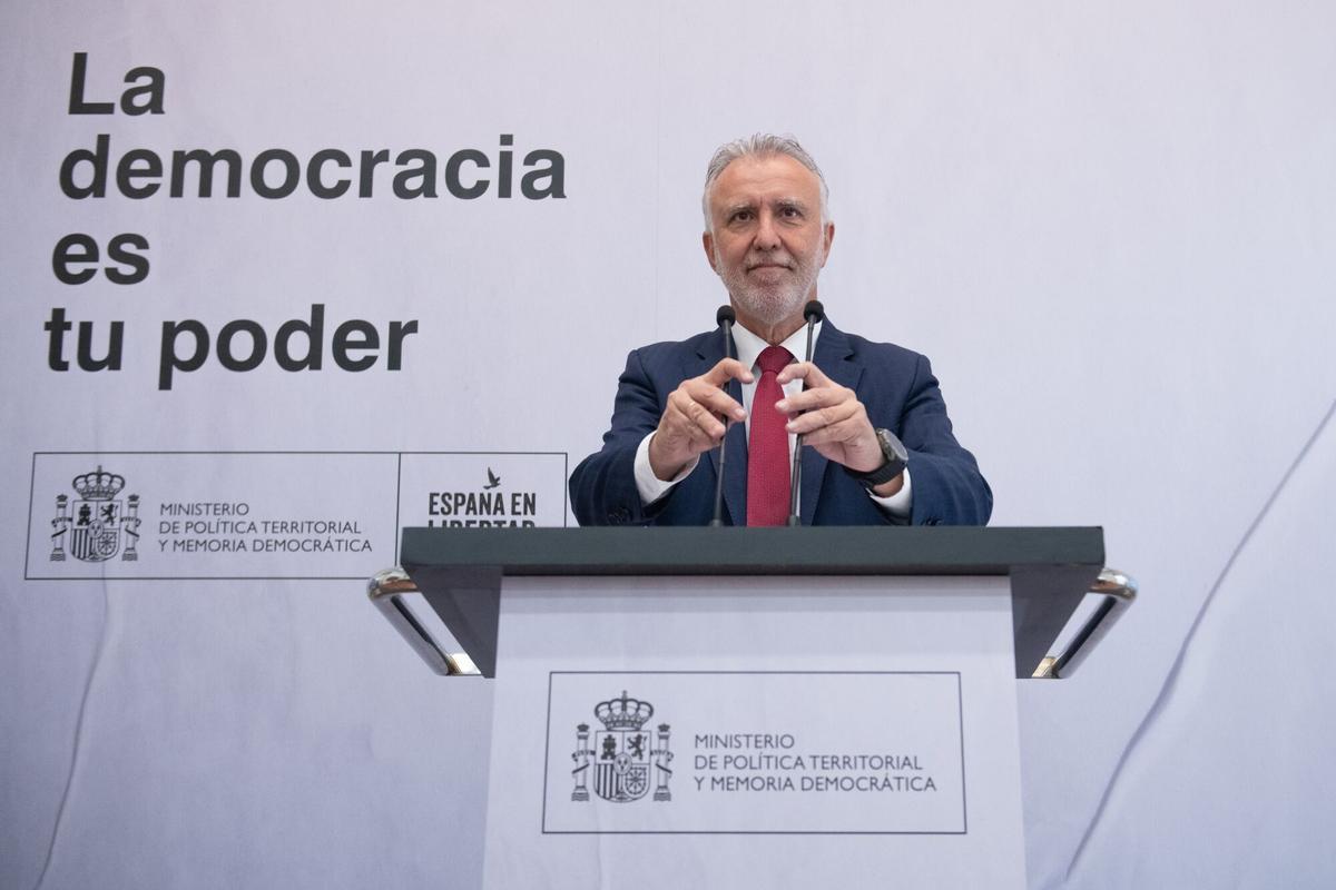 El ministro de Política Territorial y Memoria Democrática, Ángel Víctor Torres, presenta las celebraciones por el 50 aniversario de España en Libertad, a 19 de noviembre de 2025, en Madrid (España). El ministro presenta el balance de las celebraciones por el aniversario de los 50 años de España en Libertad y explica las más de 400 actividades que se desarrollarán próximamente en los distintos territorios. 19 NOVIEMBRE 2025 Fernando Sánchez / Europa Press 19/11/2025. ÁNGEL VÍCTOR TORRES;Fernando Sánchez;category_code_new