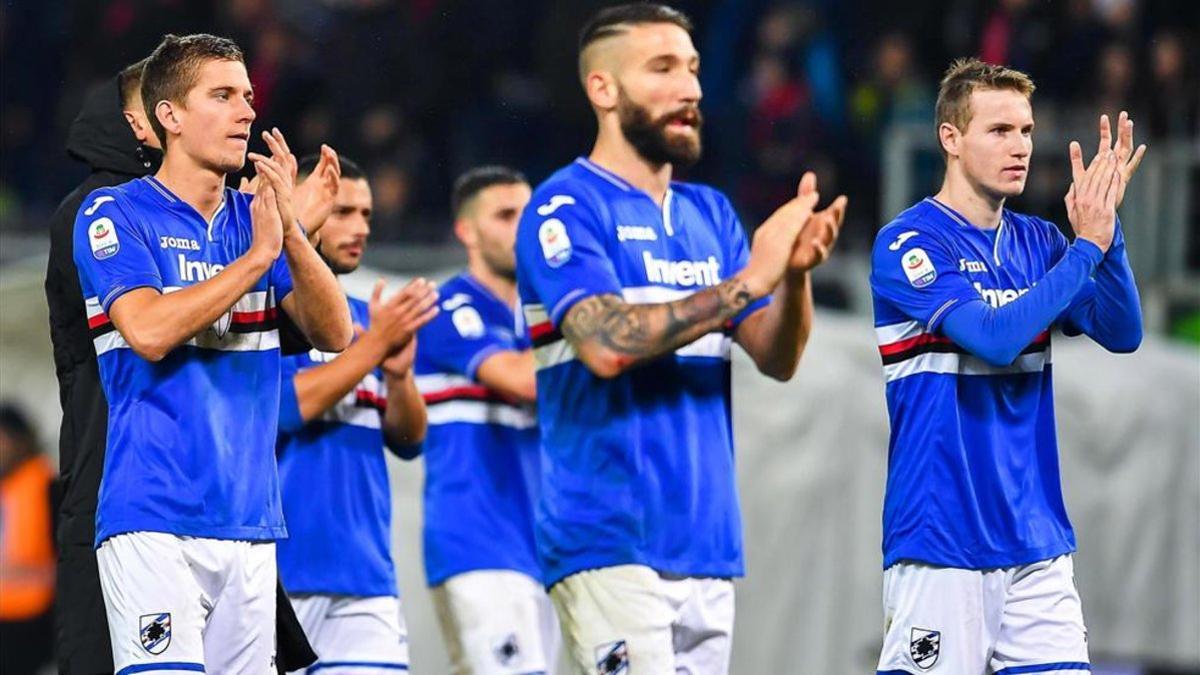 Los jugadores de la Samp agradecen el apoyo de su hinchada tras el partido