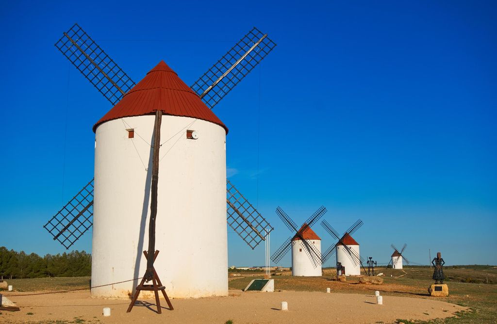 Los molinos de viento son todo un referente de Castilla-La Mancha