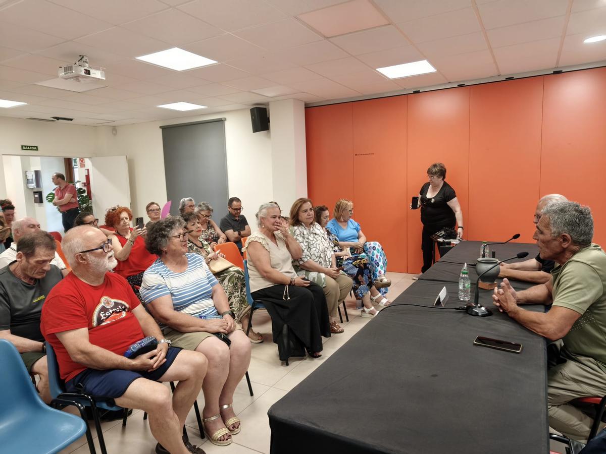 La inauguración de las jornadas de novela policiaca "Llanegra", en imágenes