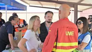 El viento complica el incendio de Las Hurdes (Cáceres), que salta a la provincia de Salamanca y confina Nuñomoral