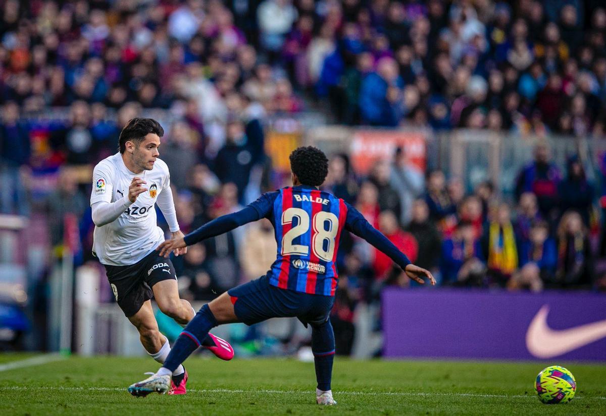 Fran Pérez forzó el penalti el pasado domingo en el Camp Nou, aunque el colegiado no lo señaló