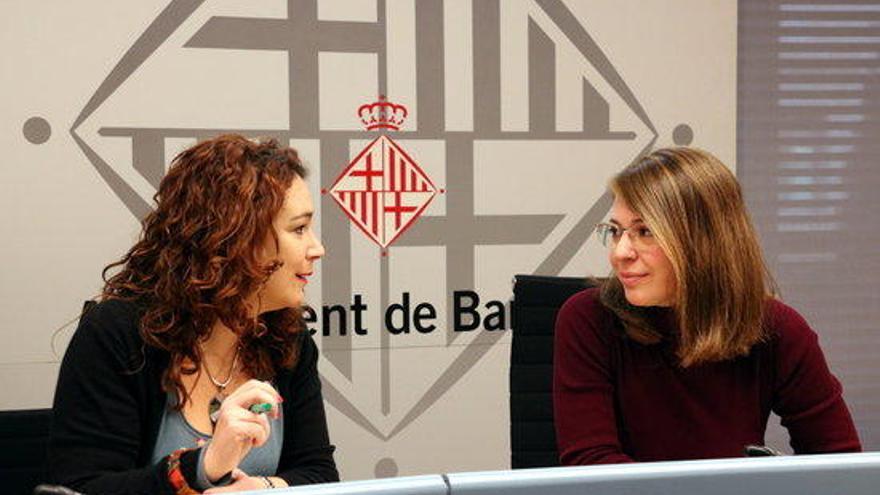 La regidora de Sants-Montjuïc, Laura Pérez, i la quarta tinenta d&#039;alcaldia de l&#039;Ajuntament, Janet Sanz.