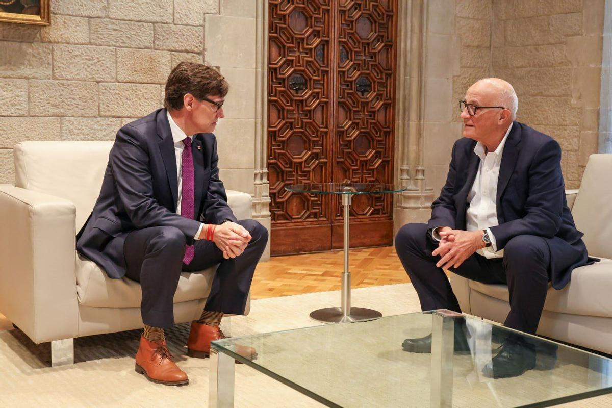 El president de la Generalitat, Salvador Illa, y el del Banc Sabadell, Josep Oliu, este viernes.