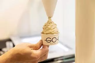 "La magia pasa en la máquina": el emprendedor de Sabadell que convierte helados en espectáculo abre flagship en Barcelona