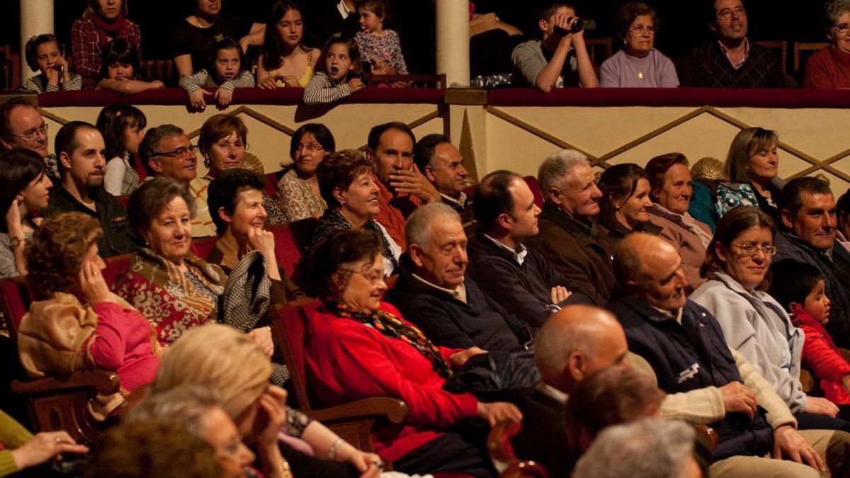 Público asistente a un festival en el Gran Teatro Reina Sofía.