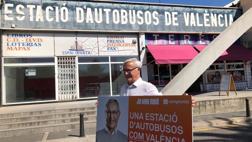 Joan Ribó, en la estación de autobuses de València.