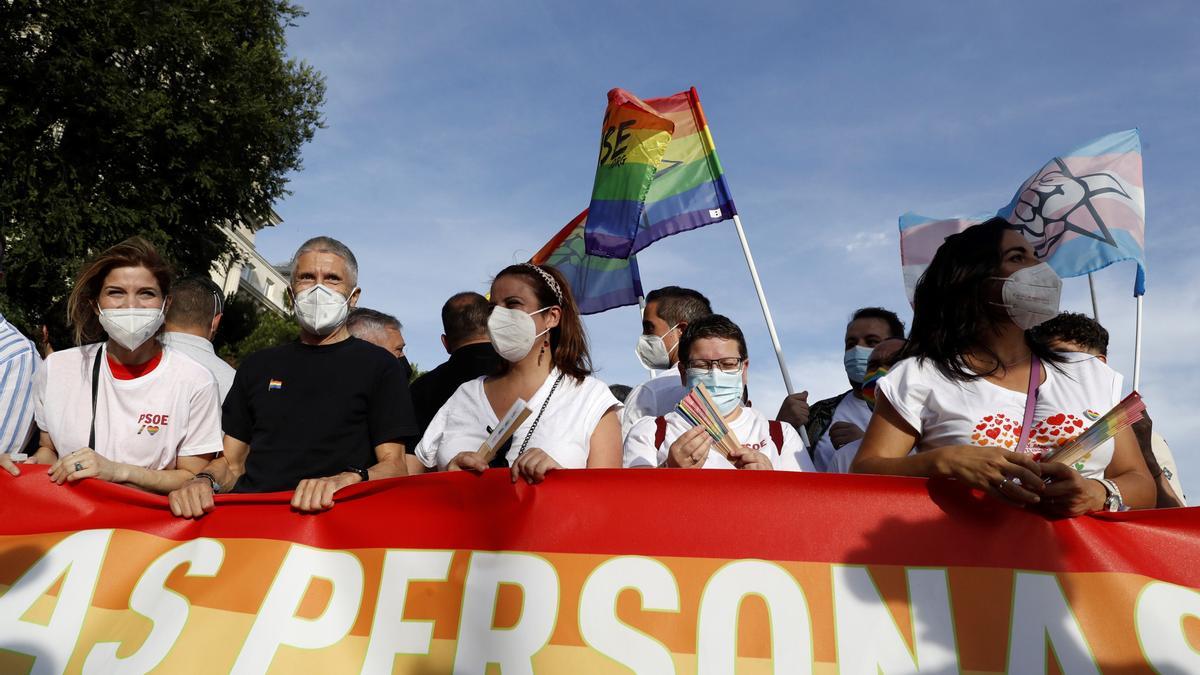 Marlaska a la cabeza de la manifestación del Orgullo en Madrid.