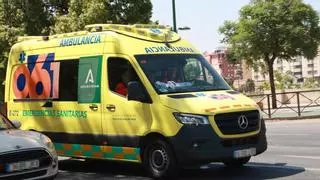 Se da a la fuga tras un accidente con dos motos y otro turismo junto a las Cocheras de Tussam