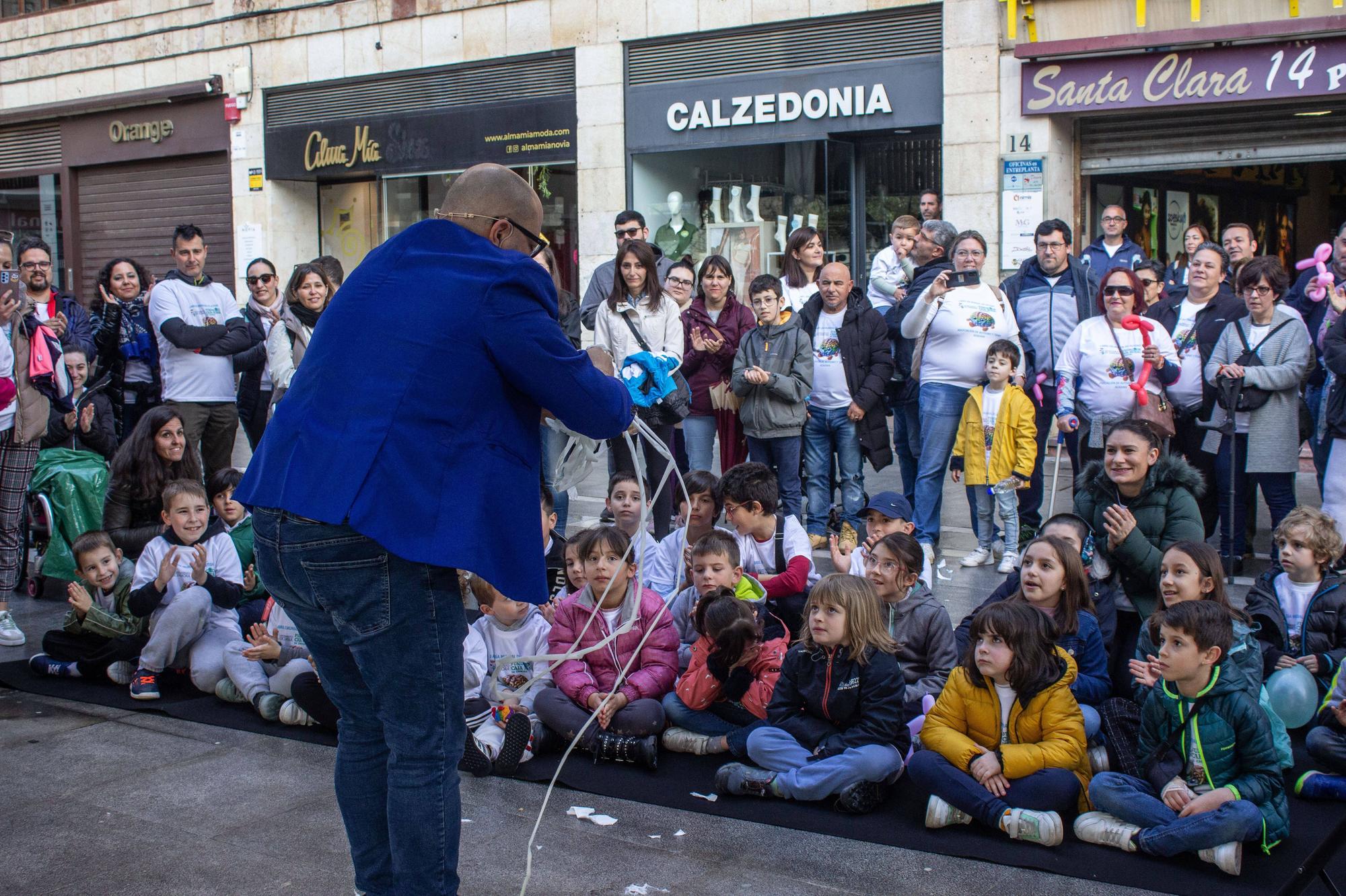 GALERÍA | Marcha solidaria por el autismo en Zamora: cuentos, magia y baile