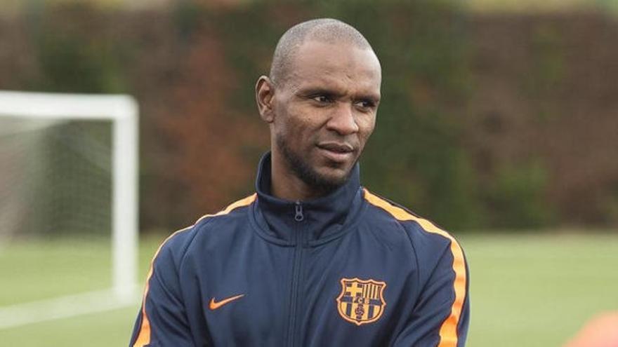 Abidal muestra una foto con su primo tras el trasplante