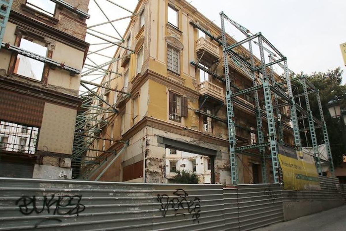 El solar de la Plaza del Teatro 1 y 2 está casi sin actividad desde 2012.