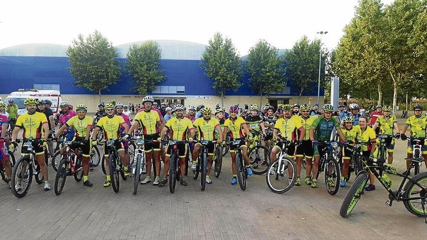 200 ciclistas disfrutan de la VII Ruta Nocturna