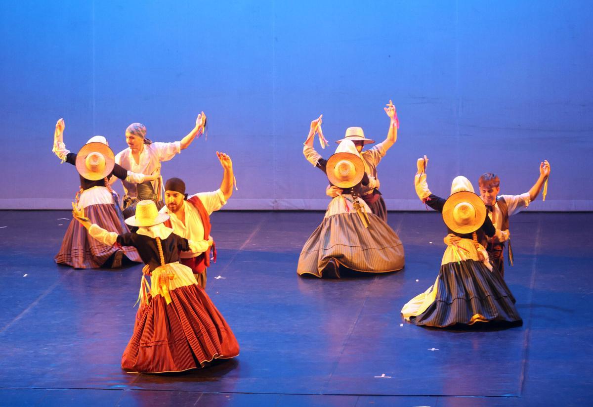 GALERIA | L’Esbart Dansaire Santvicentí estrena espectacle al Conservatori de Manresa GALERIA | L’Esbart Dansaire Santvicentí estrena espectacle al Conservatori de Manresa