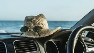 Cuidado: esta es la multa que te pueden poner por conducir con gafas de sol