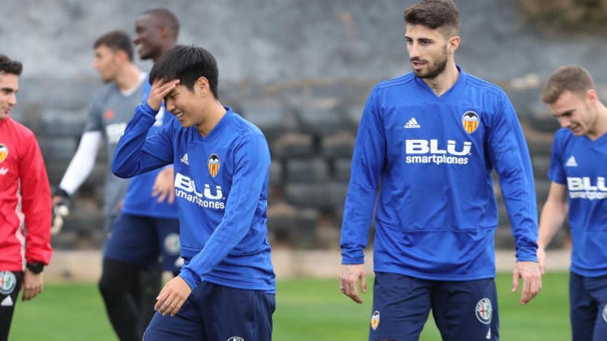 Altas y bajas en el entrenamiento del Valencia CF