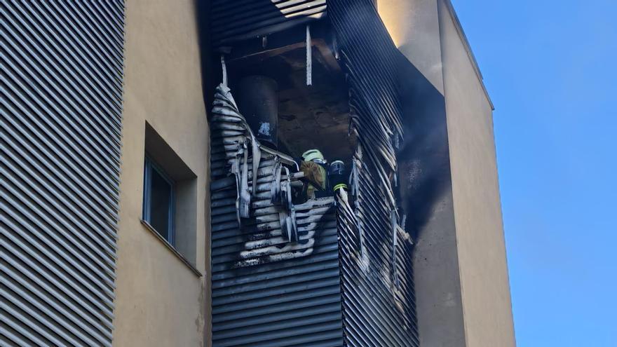 Señales del incendio en el exterior del domicilio.