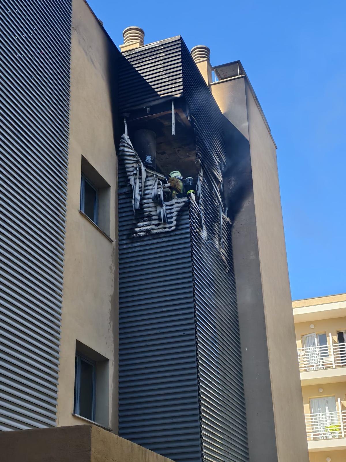SUCESOS EN MALLORCA / Alarma por un incendio en un piso de la Playa de ...