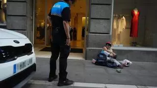 Una zamorana, de manifestación a las puertas de Zara en Santa Clara