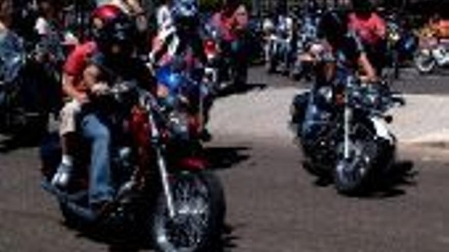 Más de 200 motos se concentran en la ciudad