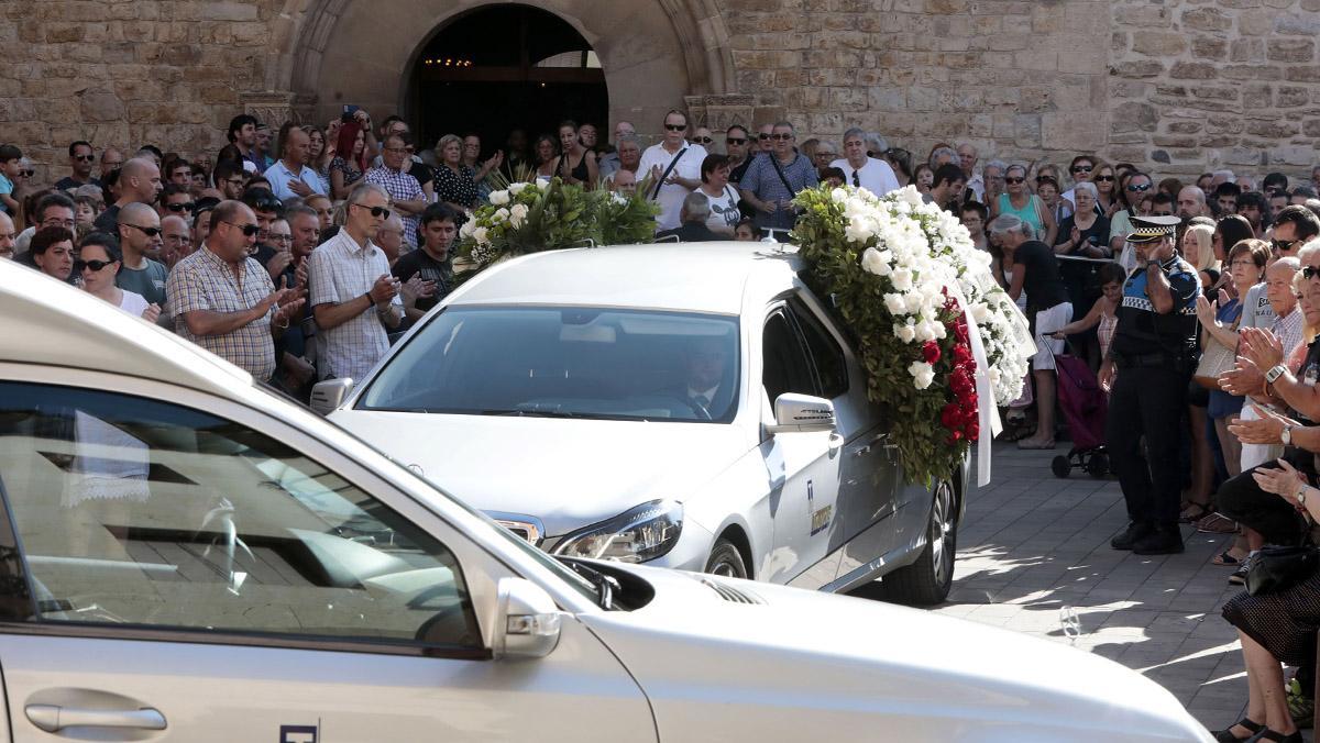 Funeral del menor de tres anys i el seu oncle avi, de 65, veïns de Rubí, tots dos morts en l’atemptat terrorista de la Rambla.