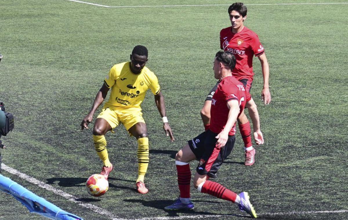 Momento del partido entre el CD Cieza y el Atlético Pulpileño. | JOSÉ BERMÚDEZ