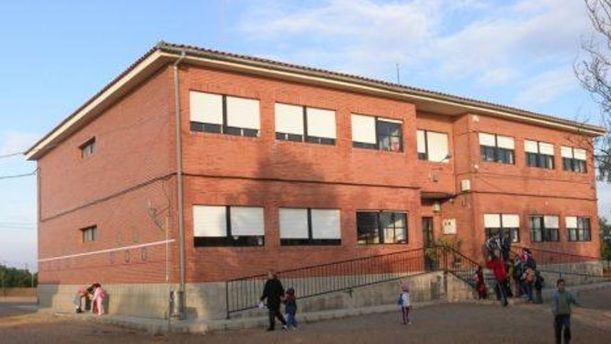 Fachada del colegio donde presuntamente se produjo el abuso.