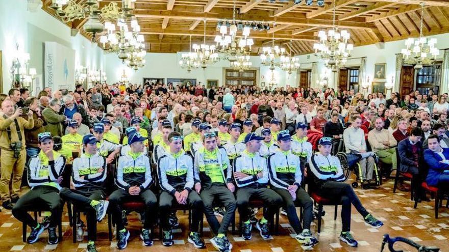 Los componentes del Vigo-Rías Baixas, durante su presentación.