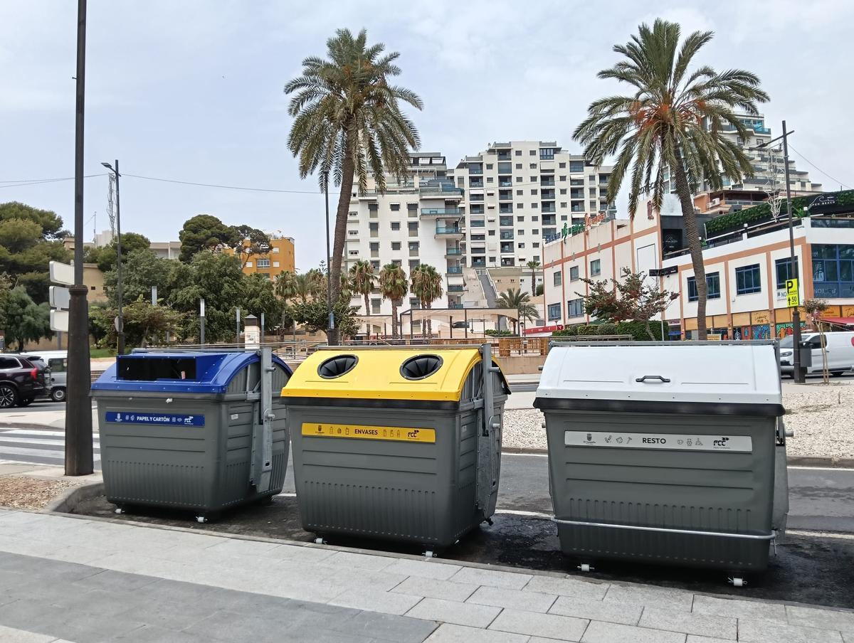 En materia de recogida, el municipio cuenta con más de un millar de contenedores nuevos .