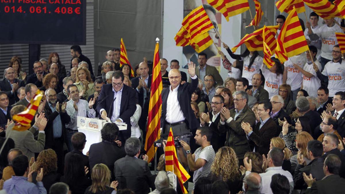 Josep Antoni Duran Lleida, durante el mitin de CiU en el pabellón del Temple de Tortosa, este domingo.