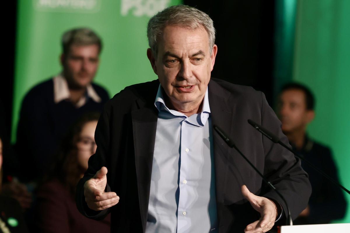El expresidente del Gobierno José Luis Rodríguez Zapatero, durante su intervención en el mitin. A 14 de mayo de 2026, en Cádiz (Andalucía, España).