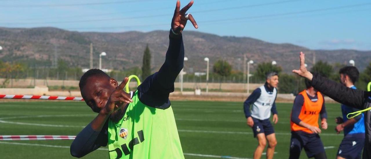 El defensa central nigerino Yac Diori, en un entrenamiento en Marina d’Or.