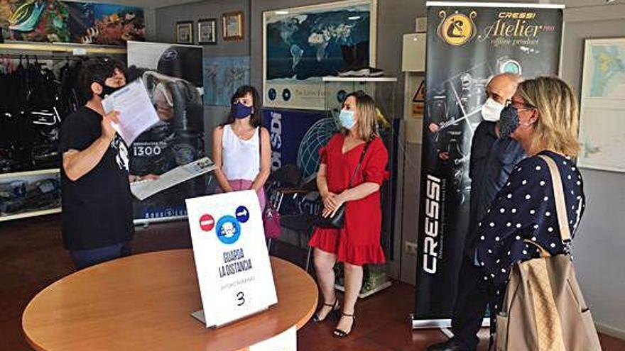 Las directoras de Litoral y de Calidad y Competitividad Turísticas visitaron centros de buceo en Cartagena.