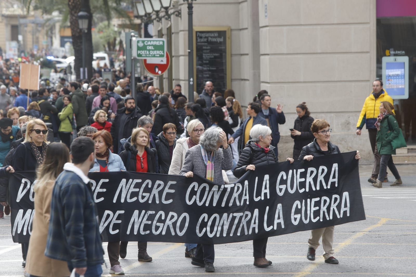 Cientos de valencianos claman por la paz en Ucrania