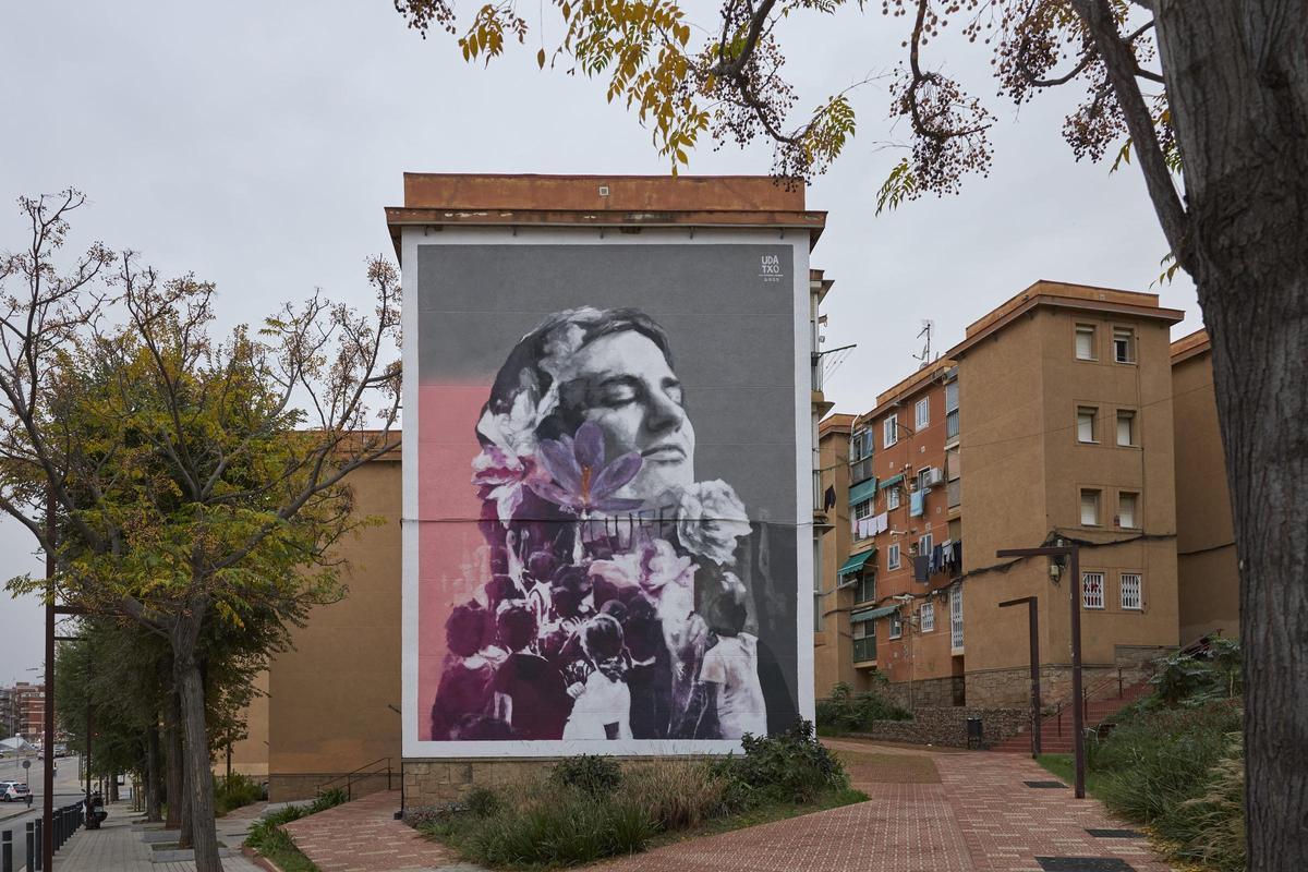 Mural 'Les dones de la Trinitat' de Udatxo, que reivindica el empoderamiento femenino y el papel de las mujeres en la transformación social del barrio.