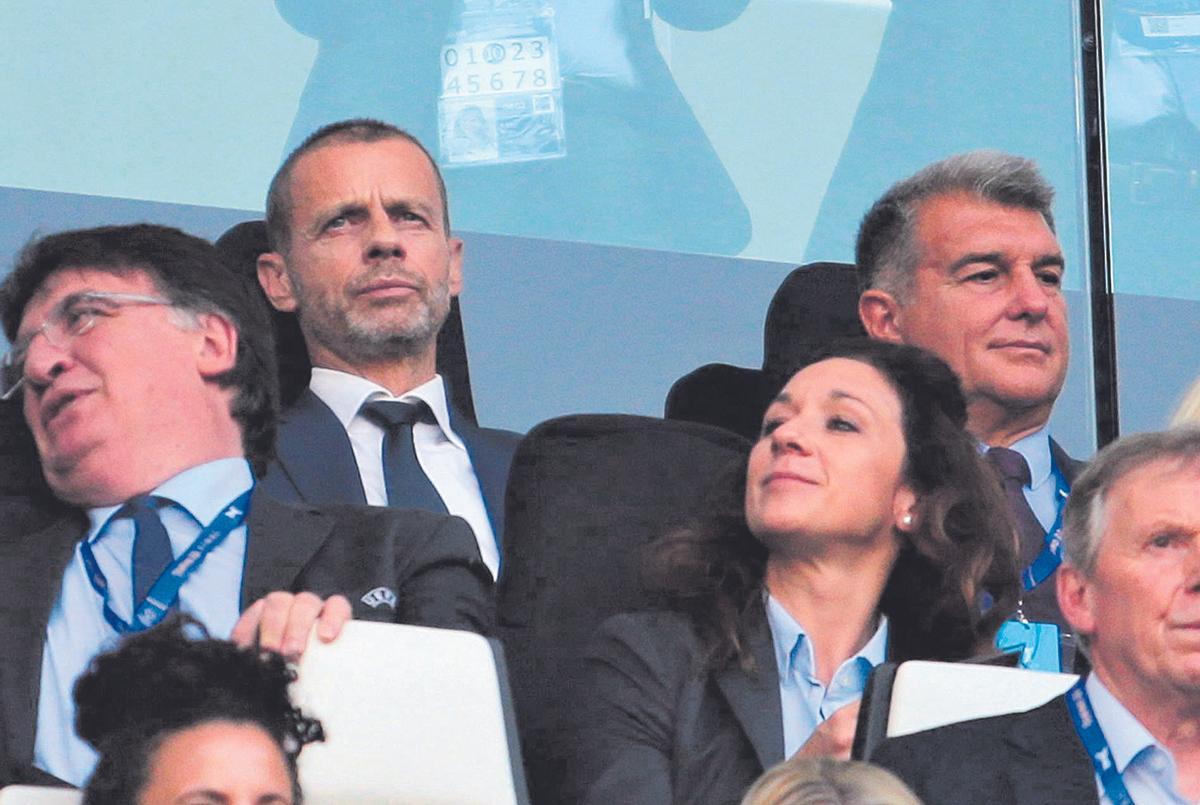Ceferin, presidente de la UEFA, y Laporta, presidente del Barça, en la final de la Champions femenina de 2021, en Turín.