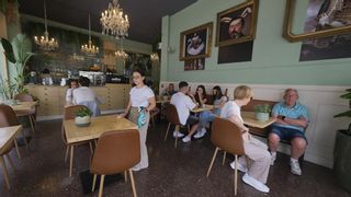 De tienda de antigüedades a cafetería con encanto en Vegueta: así es el nuevo Café Lora
