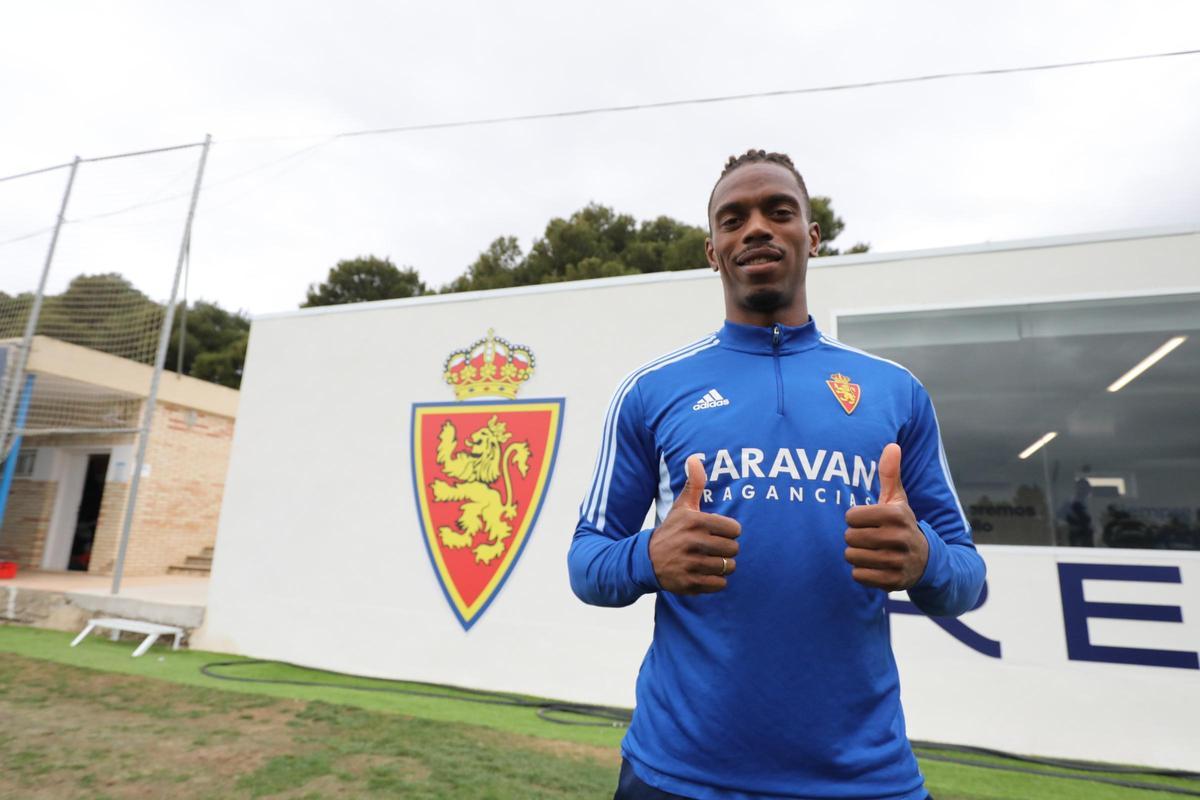 Jair Amador, defensor portugués del Real Zaragoza, posa en la Ciudad Deportiva del club.