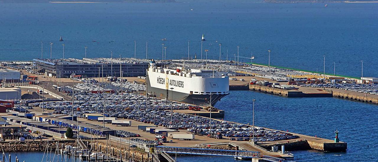 El Puerto estrecha el cerco sobre los polizones - Faro de Vigo