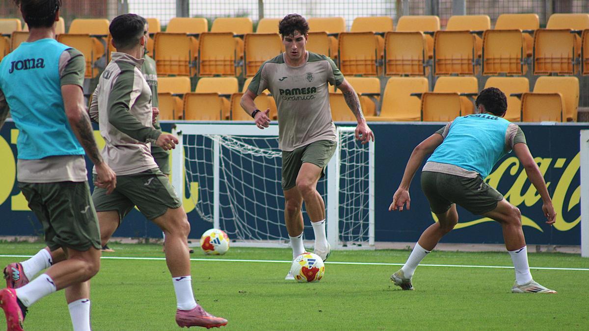 El lateral zurdo Eneko Ortiz, en el estrenamiento de este jueves en la Ciudad Deportiva.