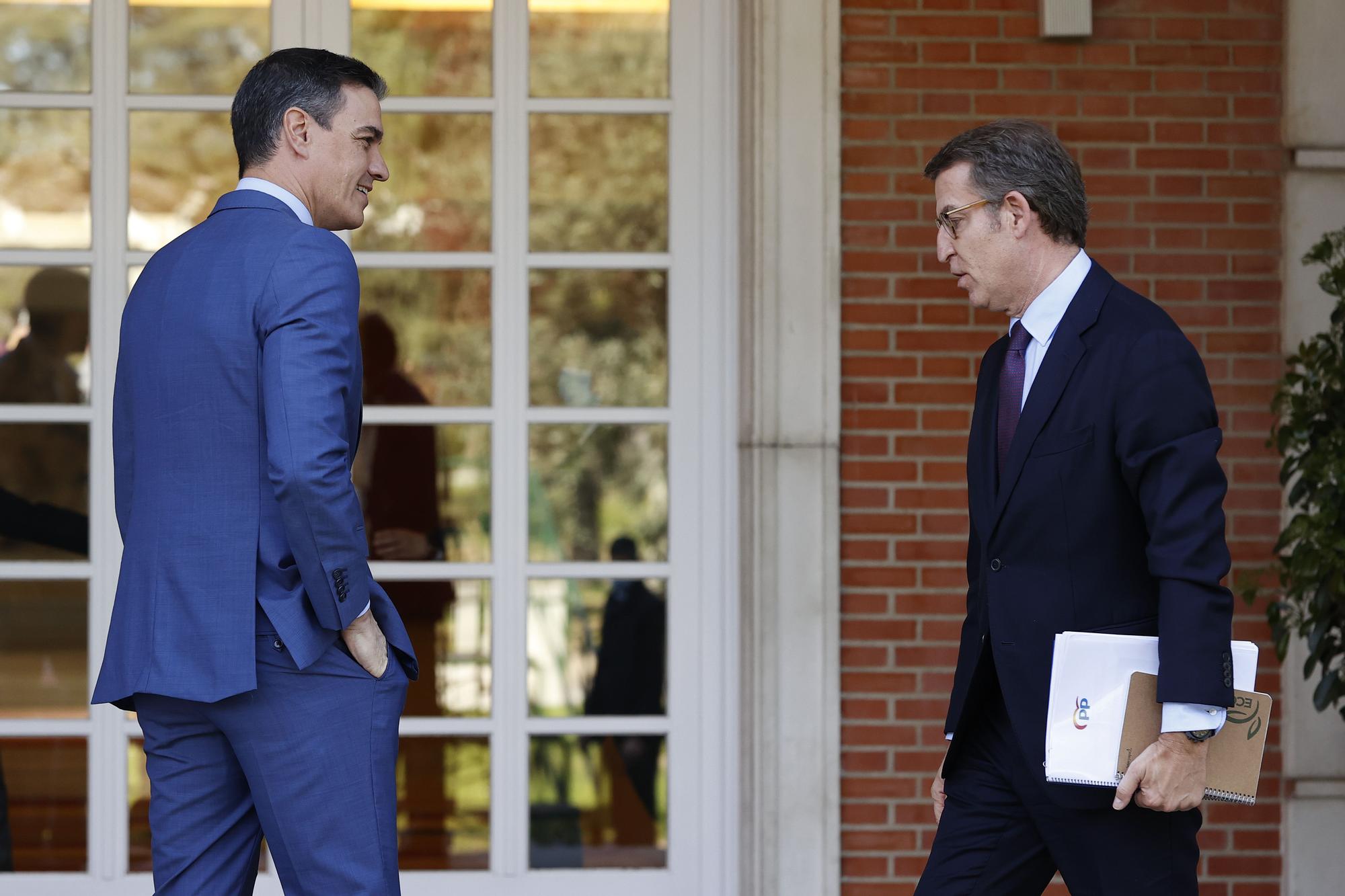 Sánchez y Feijóo en la Moncloa en su reunión de abril de 2022.